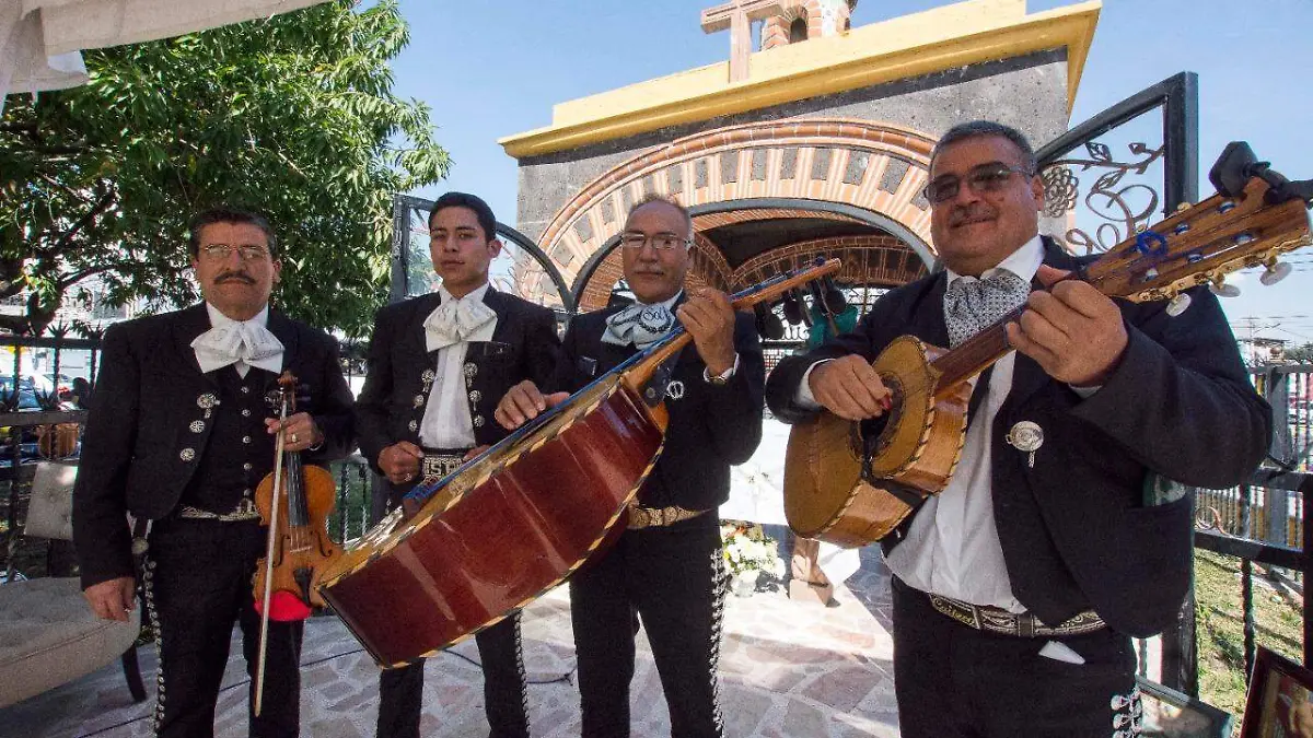 Mariachis 1